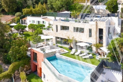 House to rent in EZE  - 4 rooms - 320 m² 