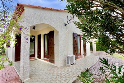 Maison à vendre petite maison au bord de l eau