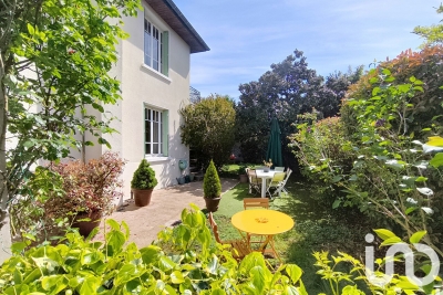 Maison à vendre à VENISSIEUX  - 8 pièces - 243 m² 