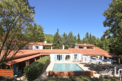 Commerce à vendre croix verte