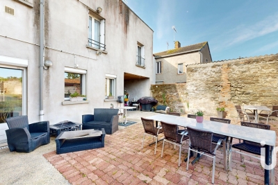 Maison à vendre à BEGROLLES EN MAUGES Baumette (Zone Naturelle) - 8 pièces - 203 m² 