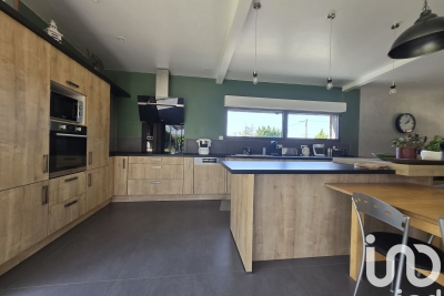 Maison à vendre à BEZANGE LA GRANDE  - 7 pièces - 259 m² 