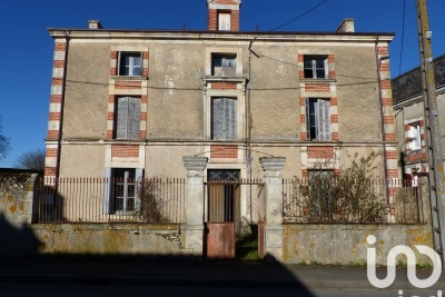 Maison à vendre à THENEZAY  - 9 pièces - 205 m² 