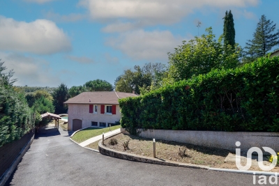 Maison à vendre à ST-GENIS-LES-OLLIÈRES  - 8 pièces - 200 m² 