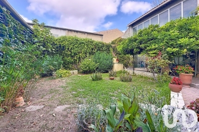 Maison à vendre petite maison au bord de l eau