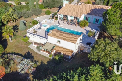 Maison à vendre à ROQUEBRUNE-SUR-ARGENS Ecarts - 10 pièces - 258 m² 