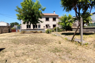 Maison à vendre à NEUVICQ LE CHATEAU  - 6 pièces - 151 m² 