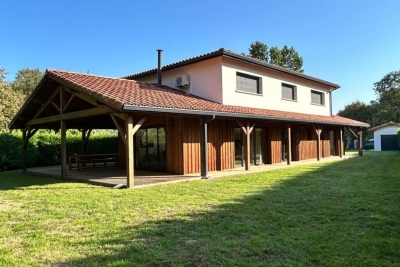 Maison à vendre à ST-JULIEN-EN-BORN  - 10 pièces - 203 m² 