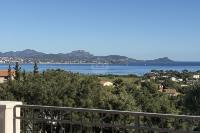 Maison à vendre à ST-AYGULF  - 7 pièces - 250 m² 