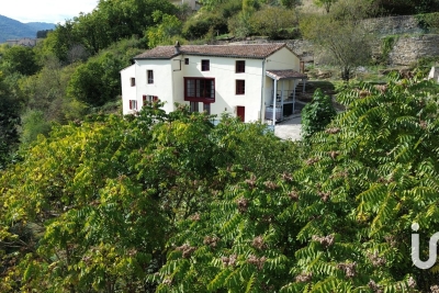 Maison à vendre petite maison au bord de l eau