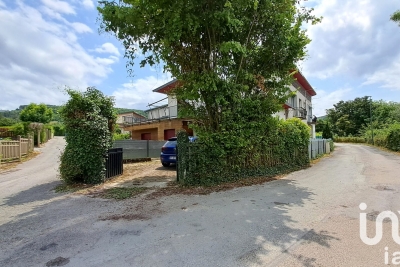 Appartement à vendre petite maison au bord de l eau