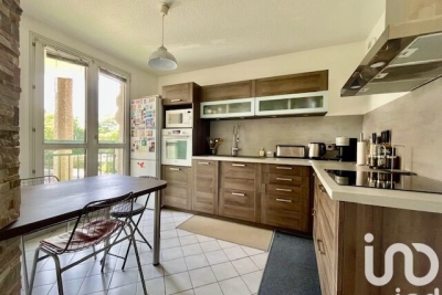 Appartement à vendre à MONTIGNY LE BRETONNEUX  - 3 pièces - 73 m² 