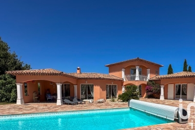 Maison à vendre à ROQUEBRUNE-SUR-ARGENS Ecarts - 5 pièces - 203 m² 