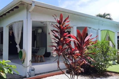 Maison à vendre petite maison au bord de l eau