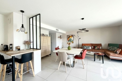 Appartement à vendre à CHARBONNIÈRES-LES-BAINS  - 4 pièces - 102 m² 