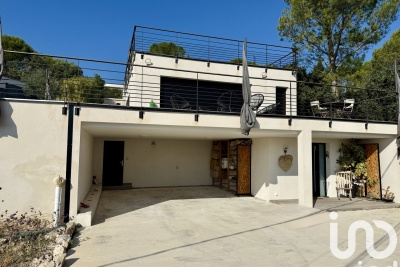 Maison à louer à NÎMES  - 7 pièces - 204 m² 