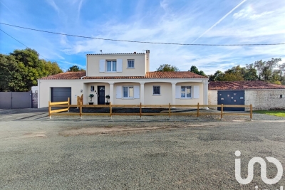 Maison à vendre à PUYROLLAND  - 6 pièces - 158 m² 