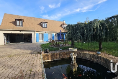 Maison à vendre à MORAINVILLIERS  - 9 pièces - 234 m² 