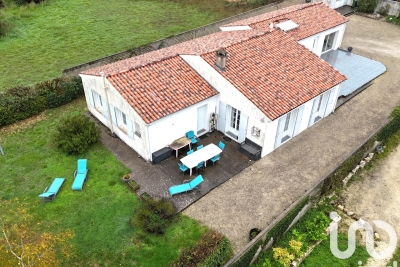 Maison à vendre à BUSSAC SUR CHARENTE  - 7 pièces - 176 m² 