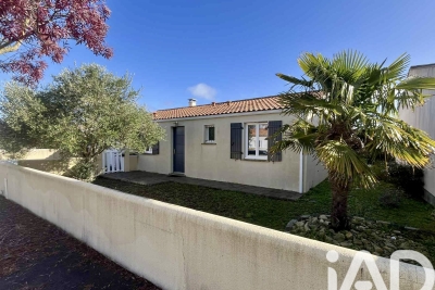 Maison à vendre à LONGEVES  - 4 pièces - 100 m² 