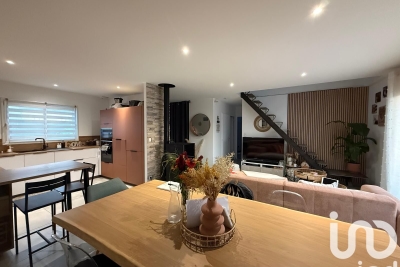 Maison à vendre à ST ANTOINE DU ROCHER  - 6 pièces - 120 m² 