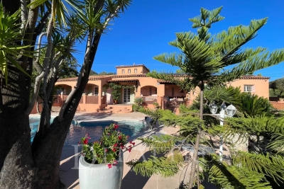 Maison &agrave; vendre plain pied et jardin vendres 