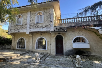 House for sale in MONTAUROUX  - 8 rooms - 240 m² 