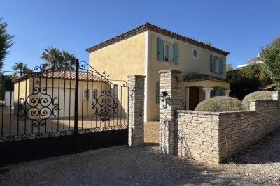 Maison à vendre à ROQUEBRUNE-SUR-ARGENS  - 7 pièces - 142 m² 