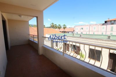 Appartement à louer à OLLIOULES Ecarts - 3 pièces - 67 m² 