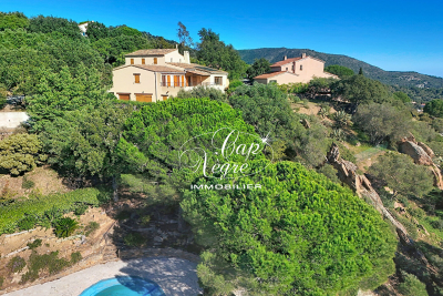 Maison à vendre à BORMES-LES-MIMOSAS Sud Ouest - 9 pièces - 227 m² 