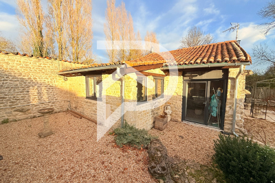 Maison à vendre à SURGERES  - 2 pièces - 57 m² 