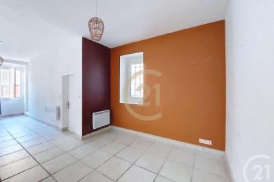 Maison à louer à REMOULINS  - 2 pièces - 78 m² 