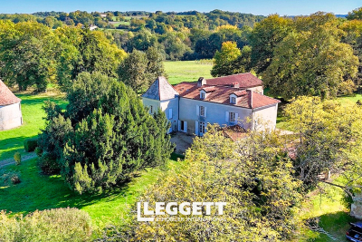 Maison à vendre à DOUCHAPT  - 14 pièces - 500 m² 