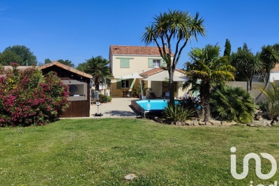 Maison à vendre à FROSSAY  - 8 pièces - 200 m² 