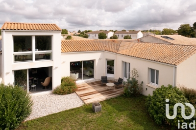 Maison à vendre à PERIGNY  - 9 pièces - 156 m² 