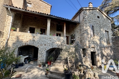 Maison à vendre à ST ETIENNE DE FONTBELLON  - 8 pièces - 110 m² 