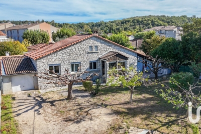 Maison à vendre à RUOMS  - 5 pièces - 147 m² 