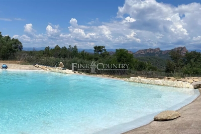 Maison &agrave; vendre &agrave; Roquebrune-sur-Argens  - 12 pi&egrave;ces 525 m&sup2; 
