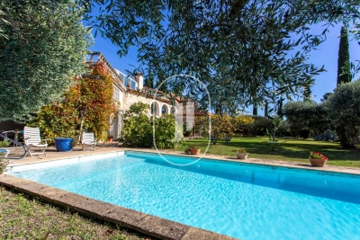 Maison à vendre à UZÈS  - 8 pièces - 401 m² 