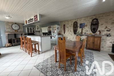 Maison à vendre à LA CHAPELLE ST LAURENT  - 7 pièces - 224 m² 