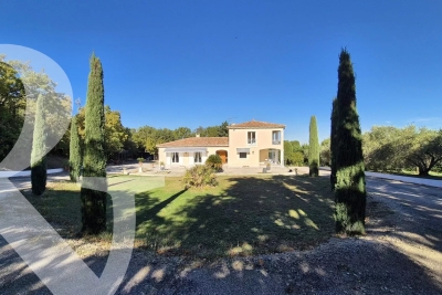 Maison à vendre à EYRAGUES  - 6 pièces - 355 m² 