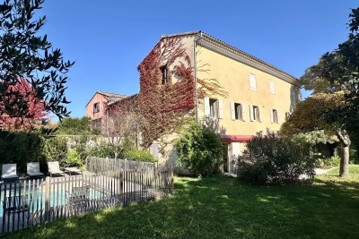 Maison à vendre à MONTÉLIMAR  - 15 pièces - 350 m² 