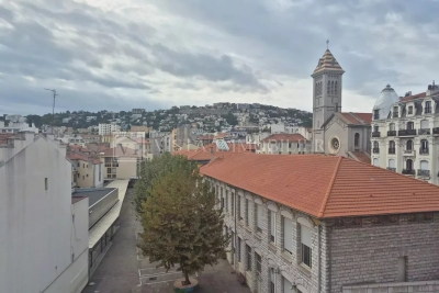 Appartement à louer à NICE  - 3 pièces - 52 m² 