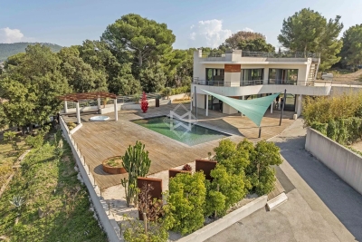 House for sale in CARQUEIRANNE  - 6 rooms - 230 m² 