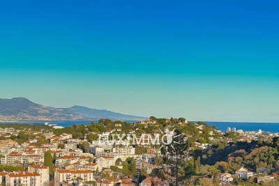 Maison &agrave; vendre &agrave; VALLAURIS  - 6 pi&egrave;ces - 240 m&sup2; 