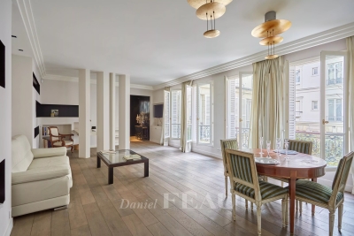 Appartement à louer à PARIS 8EME Folie Mericourt - 3 pièces - 108 m² 