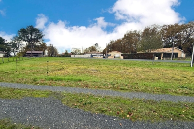 terrain à vendre à GUILLOS   - 835 m² 