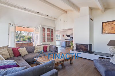 Maison &agrave; vendre &agrave; CHATEAUNEUF-LE-ROUGE  - 8 pi&egrave;ces - 210 m&sup2; 