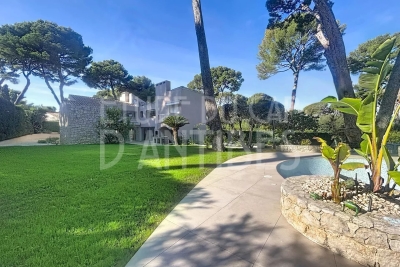 House for sale in CAP D'ANTIBES  - 8 rooms - 297 m&sup2; 