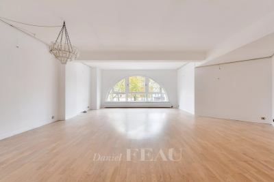 Appartement à louer à PARIS 4EME Folie Mericourt - 4 pièces - 148 m² 